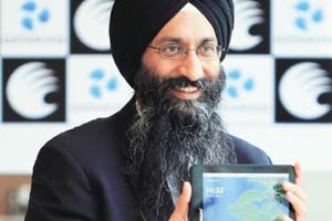 Datawind, Akash tablet, Suneet Tuli