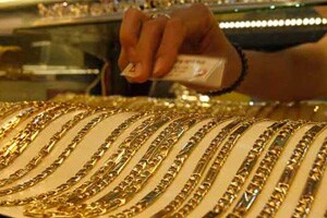 Gold prices plunge by Rs 600 at Rs 26500, lowest level since 2010