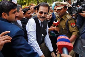 HC extends stay on proceedings against Sahara Group’s Subrata Roy in Income Tax case