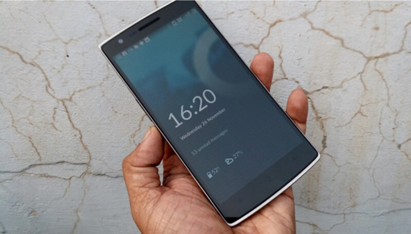 Performance: Running the most powerful chipset from Qualcomm, the One present no hassles for you. Multi-tasking is easy and even with the toughest of tasks the phone does not heat up. Apps load real fast and you can easily move from one app to the other.