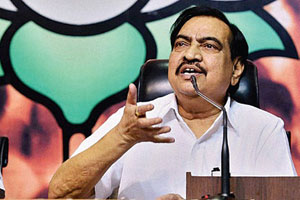 BJP minister Eknath Khadse churns controversy asks, ‘If farmers can pay mobile phone bills, why not power bills?’ BJP minister Eknath Khadse churns controversy asks, ‘If farmers can pay mobile phone bills, why not power bills?’