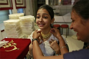India’s November gold imports seen climbing on expectation of curbs