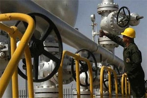ONGC profit drops 10 pct to Rs 5,444.89 cr on oil price slump ONGC profit drops 10 pct to Rs 5,444.89 cr on oil price slump
