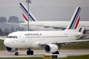 Plane turbulence injures 4 Air France cabin crew