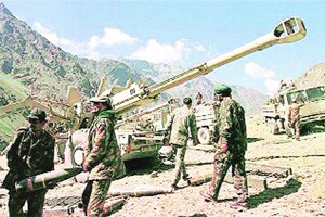 Manohar Parrikar clears decks for new artillery guns