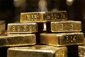Gold ends steady in thin trade; silver down on global cues