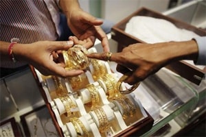 According to the draft sovereign gold bond scheme, the bond will be issued with a nominal interest rate, which will be linked to the international rate of gold for borrowing, but an indicative lower limit of 2% may be given.