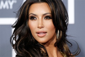 Kim Kardashian bleaches her eyebrows