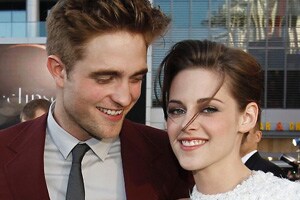 Robert Pattinson to introduce FKA Twigs to Kristen Stewart?