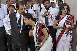 Income-Tax seizes over Rs 135 cr cash, jewellery from Subrata Roy’s Sahara group