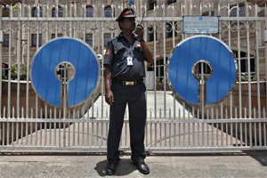 Falling Indian rupee may spook rate cut hopes, says State Bank of India Falling Indian rupee may spook rate cut hopes, says State Bank of India