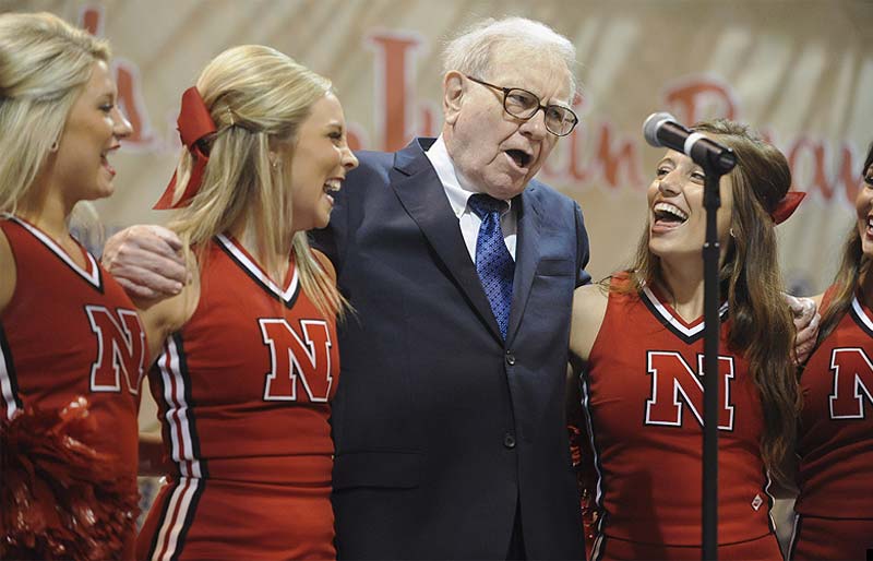 Legendary investor Warren Buffett stood at second place on the Wealth-X list of this year’s top gainers. The Berkshire Hathaway chairman raked in USD 13.5 billion in 2014, a 23 per cent increase from last year, to push his fortune to USD 72.6 billion. (Image: AP)
