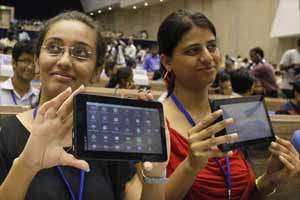 Narendra Modi criticism may hit Aakash tablet; govt puts device under review