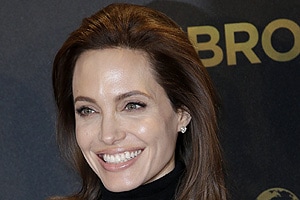 Angelina Jolie down with chicken pox Angelina Jolie down with chicken pox