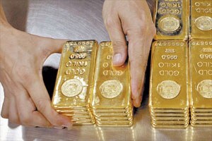 Govt hikes import tariff value on gold, silver