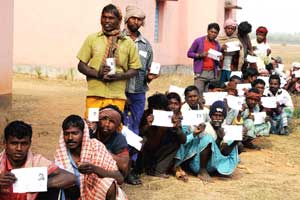 Polling was disrupted for some time at a booth in Pandaveswar constituency in Burdwan district when a polling officer Parimal Bauri died of heart attack. Voting resumed after another officer took charge.