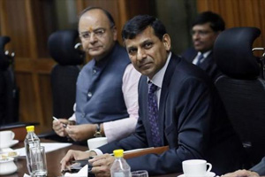 RBI’s Raghuram Rajan says govt will review gold import norms RBI’s Raghuram Rajan says govt will review gold import norms