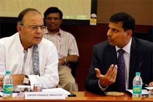 Raghuram Rajan meets Arun Jaitley; discusses economic situation Raghuram Rajan meets Arun Jaitley; discusses economic situation