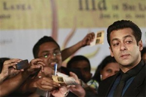 Salman Khan impressed with Varun Dhawan’s role in ‘Badlapur’