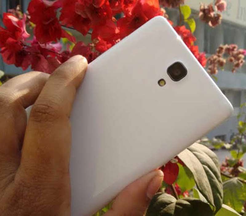 The Redmi Note 4G features the same 13MP rear camera with ƒ/2.2 aperture that supports 1080p video recording, and a 5MP front camera. (Photo: Debashis Sarkar)
