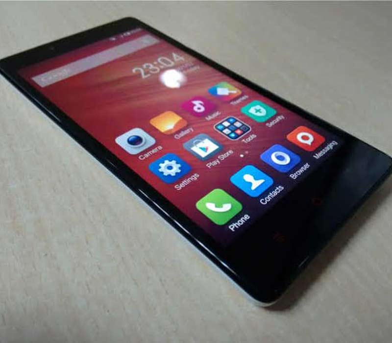 You can also buy the 4G version from Airtel flagship stores in six cities where the LTE service has been rolled out. These stores will have dedicated Mi zones for people to experience the phone. However, you will have to register online. Note- it is mandatory to get a postpaid 4G plan from Airtel if you buy it from the store. (Photo: Debashis Sarkar)