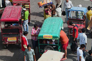 Government relaxes norms for licenses for e-rickshaw drivers Government relaxes norms for licenses for e-rickshaw drivers