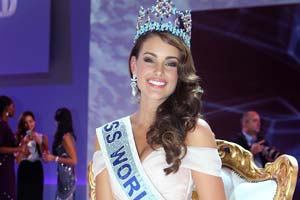 South African woman Rolene Strauss named Miss World 2014
