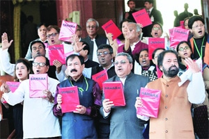 Trinamool Congress hits back at BJP’s Amit Shah, brandishes Sahara group’s Subrata Roy ‘diary’