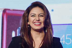 Samsung group, Samsung Z1, Samsung Z1 launch, Samsung Z1 Tizen OS phone, Samsung Z1 price, Samsung Z1 price in India, Samsung Z1 images, Samsung Z1 pics, Samsung Z1 Huma Qureshi, Huma Qureshi, Huma Qureshi Samsung Z1 launch, Huma Qureshi news