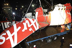 airasia crash, airasia qz8501, airasia fuselage, airasia missing, airasia black box