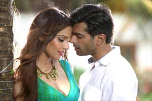 Alone, Bipasha Basu, Alone movie review