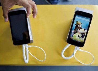 Datawind, Aakash tablet, Android phone