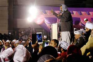 Arvind Kejriwal, Arvind Kejriwal bribery remarks, Arvind Kejriwal Election Commission, Arvind Kejriwal notice, Arvind Kejriwal AAP, Arvind Kejriwal Delhi elections, Arvind Kejriwal news