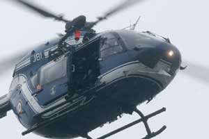 Charlie Hebdo attack: Hostage taken during manhunt for Paris shooting suspects Charlie Hebdo attack: Hostage taken during manhunt for Paris shooting suspects