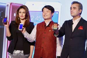 Samsung Tizen, Samsung Z1, Huma Qureshi