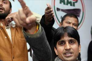 Kumar Vishwas, Kumar Vishwas Kiran Bedi, Kumar Vishwas AAP, Kiran Bedi, Kiran Bedi Kumar Vishwas, Kiran Bedi BJP CM, Kiran Bedi news