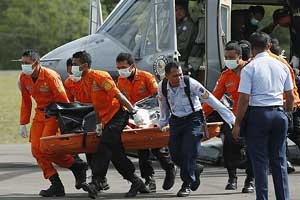 AirAsia Flight QZ8501: Poor weather hinder effort to reach suspected plane wreck