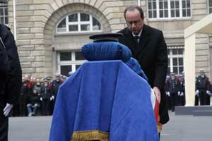 Charlie Hebdo attack: French president Francois Hollande comforts, unites nation in crisis