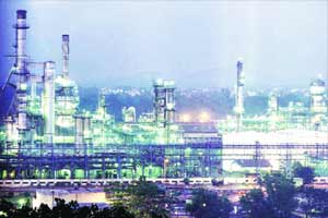 Reliance Industries profit falls as cheaper oil hits refining margins