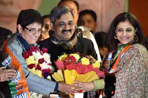 AAP, AAP twitter war, AAP Kiran Bedi tweets, AAP Shazia Ilmi tweets, AAP BJP twitter war, Kiran Bedi, Kiran Bedi BJP, Shazia Ilmi, Shazia Ilmi BJP AAP, AAP twitter war, AAP Kiran Bedi tweets, AAP Shazia Ilmi tweets, AAP BJP twitter war, Kiran Bedi, Kiran Bedi BJP, Shazia Ilmi, Shazia Ilmi BJP