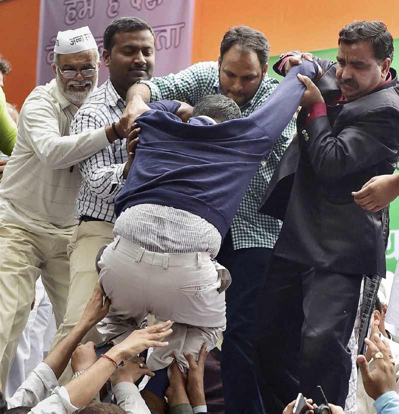 Arvind Kejriwal, Anna Hazare, Medha Patkar, Land Act