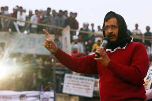 Arvind Kejriwal, AAP, Arvind kejriwal disabled, Arvind Kejriwal meets disabled, Arvind Kejriwal news, Aam aadmi party, janta darbar