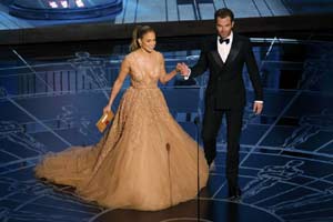 Jennifer Lopez, Jennifer lopez trips, Jennifer lopez at oscars, Oscar 2015, Oscar award winners, Oscar award 2015, Academy awards