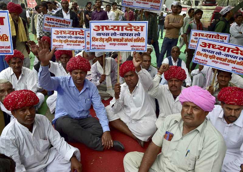 Arvind Kejriwal, Anna Hazare, Medha Patkar, Land Act