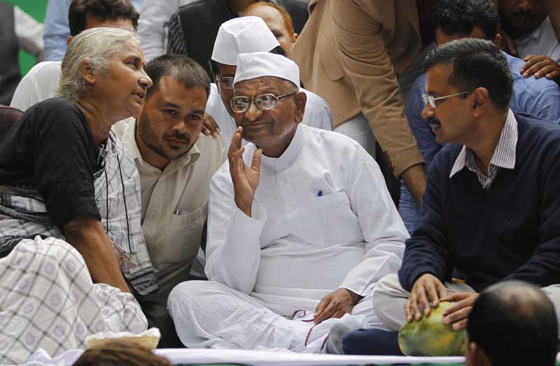 Arvind Kejriwal, Anna Hazare, Medha Patkar, Land Act