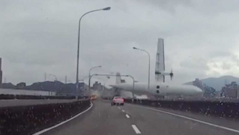 Taiwan plane crash, Taiwan plane crash images, Taiwan plane crash survivors, Taiwan plane crash pics, Taiwan crash, Taiwan crash images, Taiwan crash news