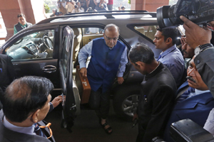 Union Budget 2015: Arun Jaitley announces hike of Rs 70,000 cr in developing road, rail infra Union Budget 2015: Arun Jaitley announces hike of Rs 70,000 cr in developing road, rail infra