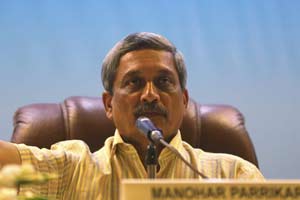 indian coast gaurd, coast guard, Pakistani boat explosion, boat explosion near porbandar, boat explosion, boat explosion gujarat, Manohar Parrikar, Manohar Parrikar latest news, Indian Coast Guard, B K Loshali, Manohar Parrikar, pakistan boat, india news