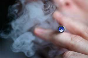 E-cigarette, E-cigarette vapours, E-cigarette flavourings, Lung disease, New Research