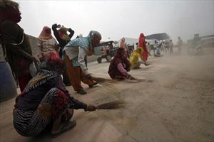 Delhi air pollution, Air pollution, India air pollution, Delhites pollution, Delhi dust, Aam Aadmi Party, Delhi government Delhi air pollution, Air pollution, India air pollution, Delhites pollution, Delhi dust, Aam Aadmi Party, Delhi government